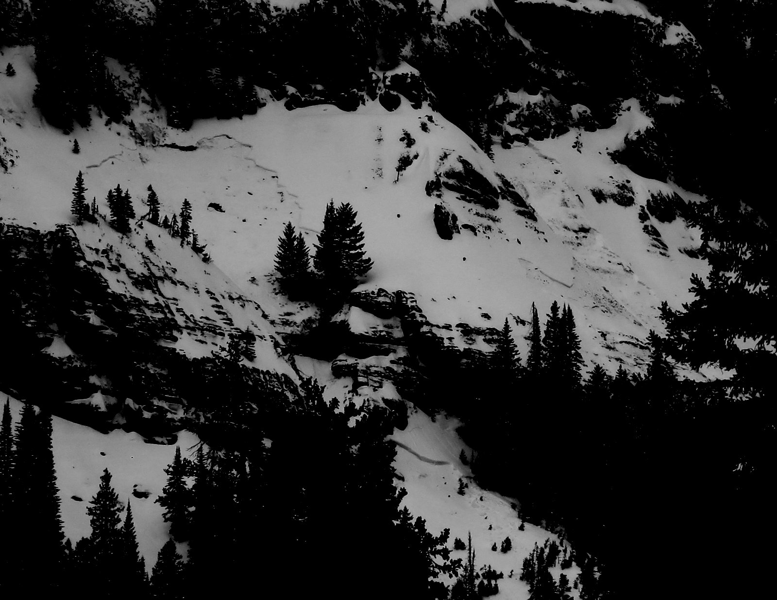 Avalanche on Maid of the Mist Mountain